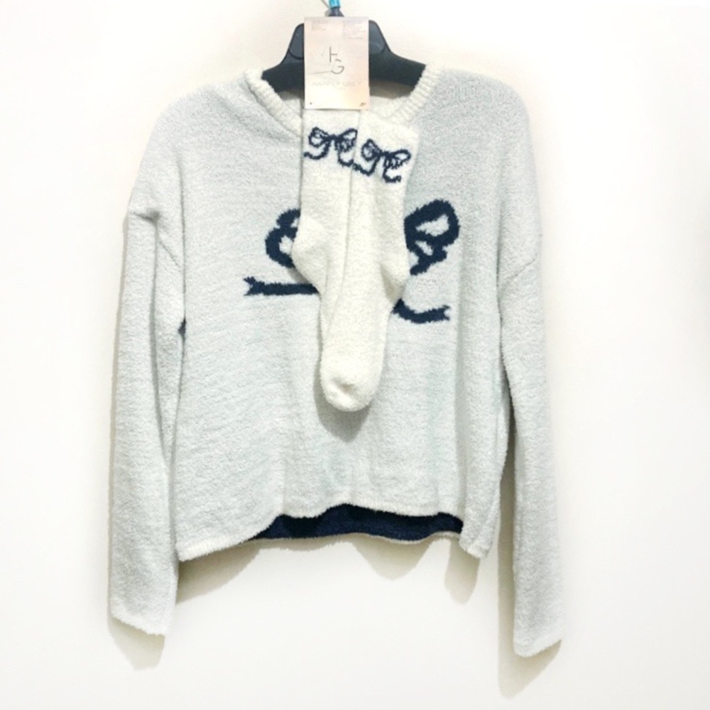 Happily Grey Fuzzy Pyjama Top Sock Set New Size Large Bow Print White